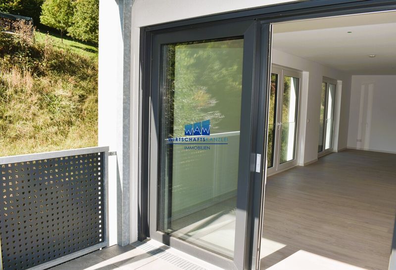 Hirsau perfekt:
Elegante 3-Zimmer-Wohnung. Im Grünen. Barrierefrei.
Inklusive Stellplatz.